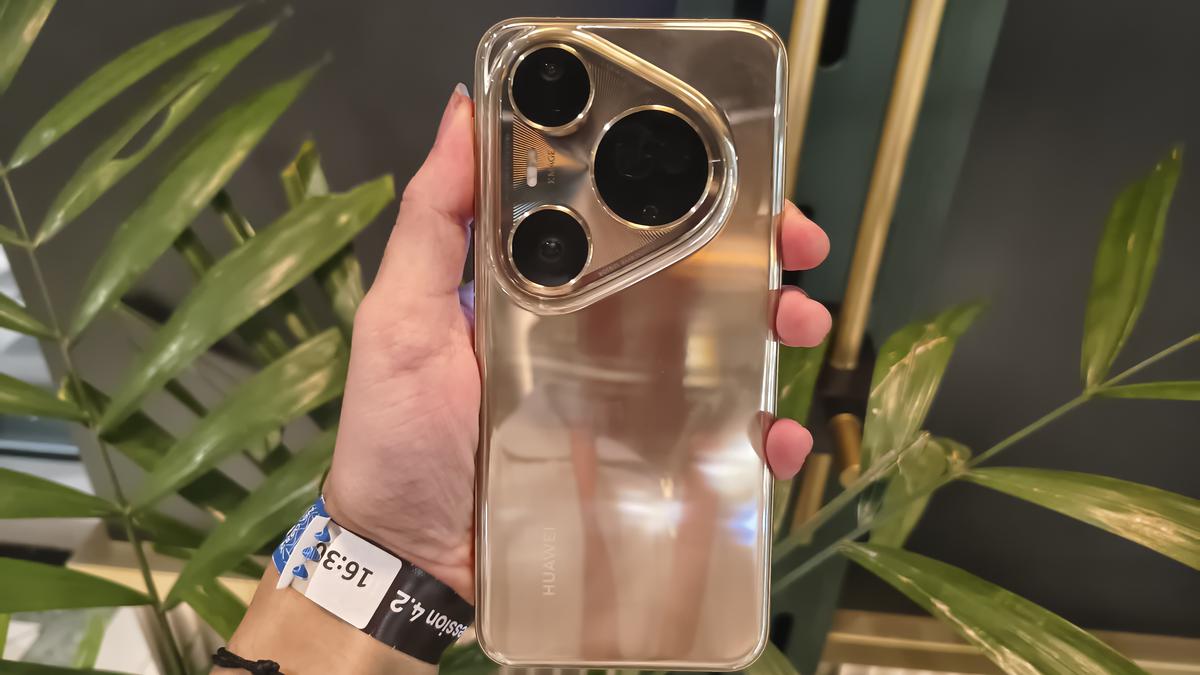 Ulasan Ponsel Pura 80 Series: Desain Kamera Segitiga Ikonik dan Tampilan Premium