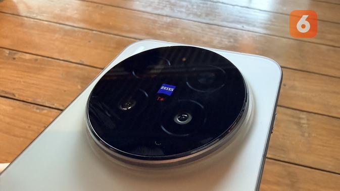 Kamera berbentuk bulan di HP Android Vivo X300 Pro.