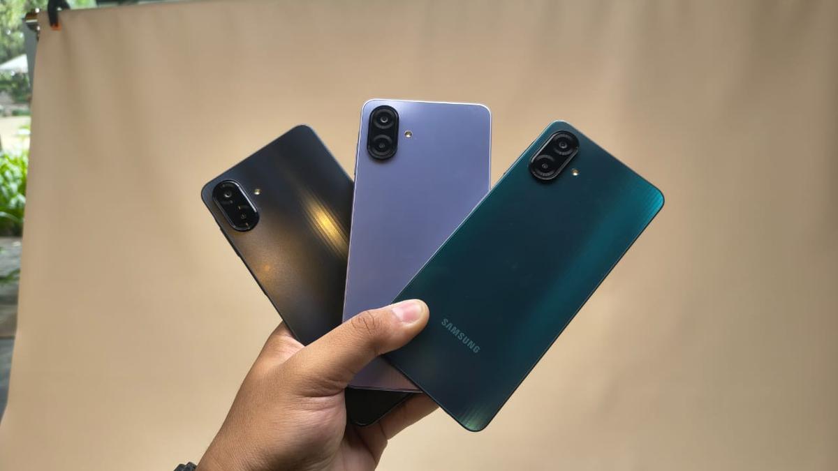 4 Rekomendasi HP Rp 2 Jutaan yang Cocok untuk Liburan Akhir Tahun